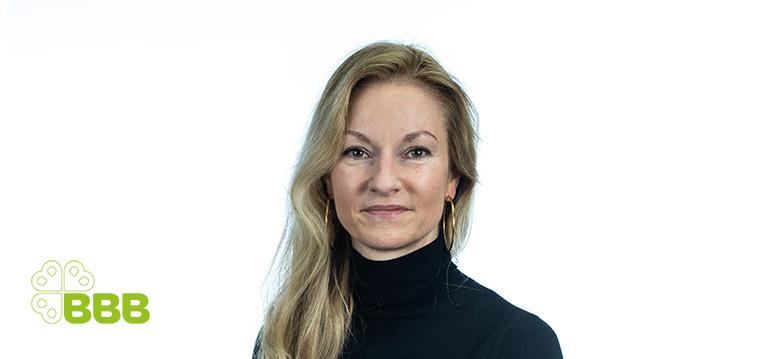 Portretfoto Lilian Helder met partijlogo BBB