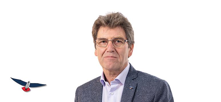 Portretfoto Willem Boutkan met partijlogo PVV