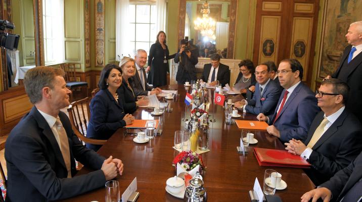 Kamervoorzitters aan tafel met premier Tunesië