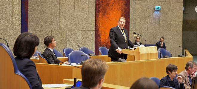 Minister Van der Steur spreekt in plenaire zaal Tweede Kamer