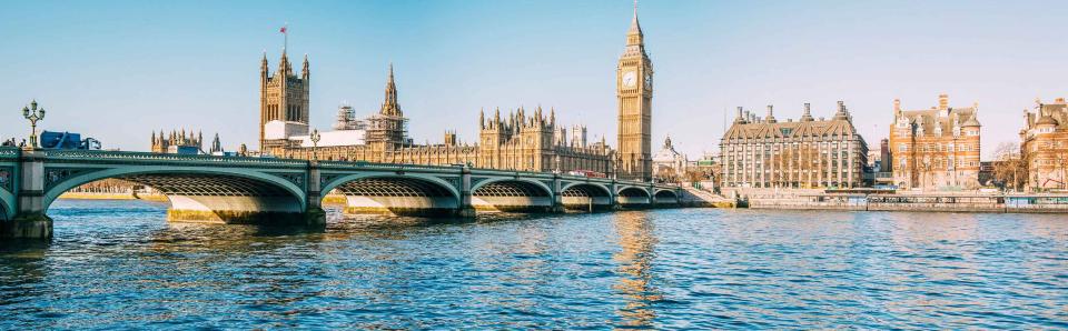 Londen met zicht op de Theems en de parlementsgebouwen