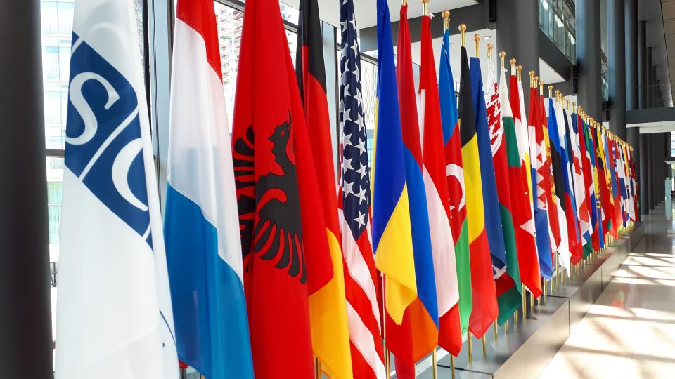 Vlaggen van de deelnemende landen bij de OVSE PA 2019