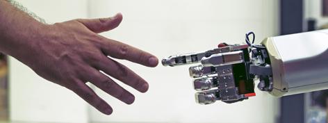 Een hand en een robothand