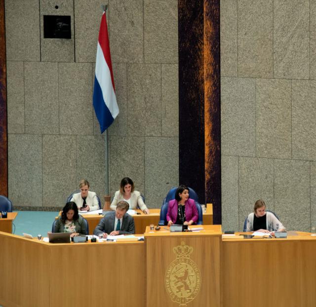 Nieuwe Vlag Voor Plenaire Zaal Tweede Kamer | Tweede Kamer Der Staten ...